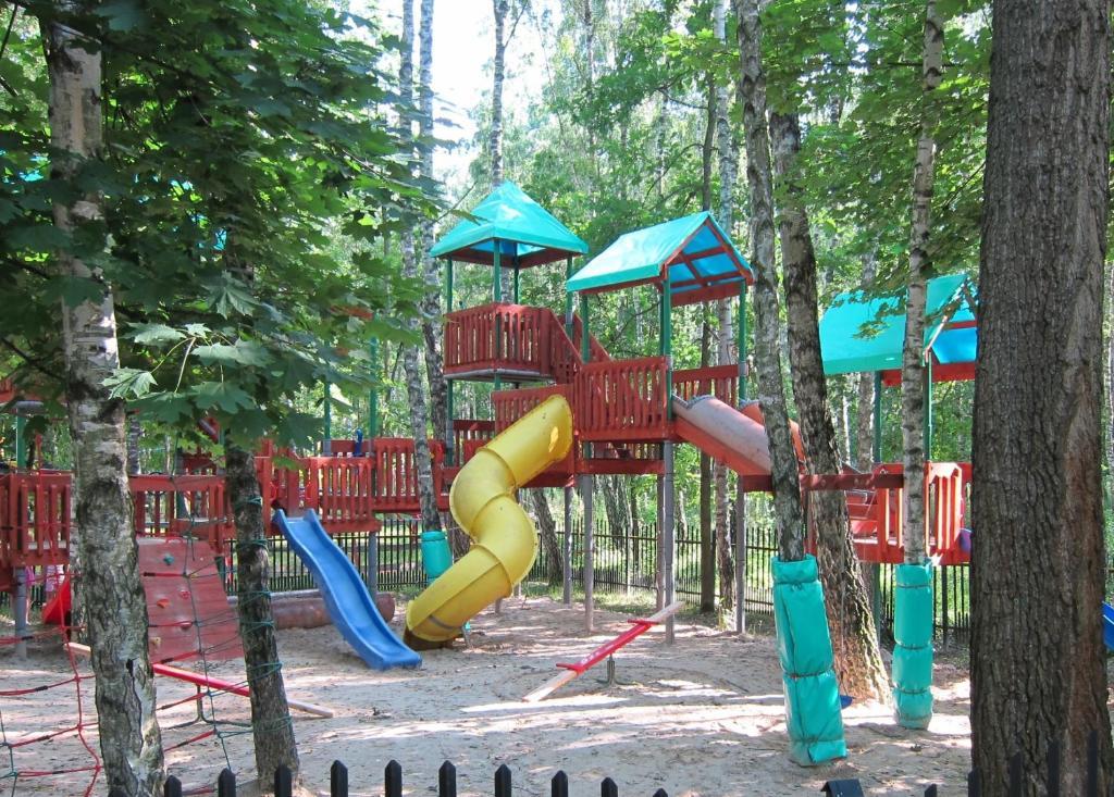 Resort Piaseczno Rozpłucie Kültér fotó
