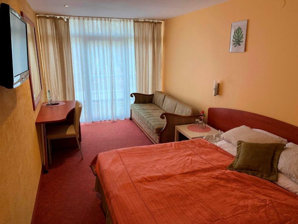 Resort Piaseczno Rozpłucie Kültér fotó